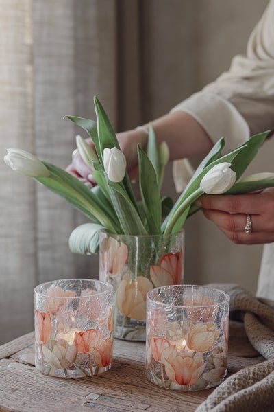 KYNTTIL&Auml;LYHTY Tulppaanit