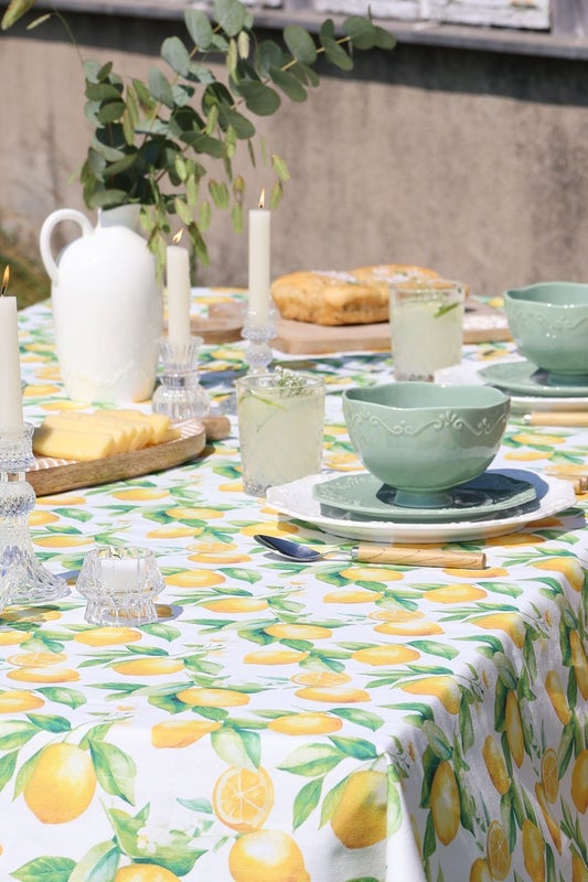 Sitruunakuosinen p&ouml;yt&auml;liina Aix Lemons