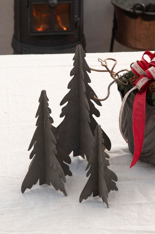 Metallikuusi ruoste kolmessa koossa