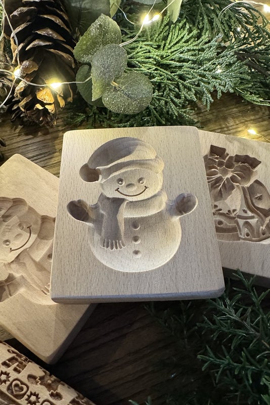 Puinen piparimuotti Lumiukko 8,7x10,8x2cm