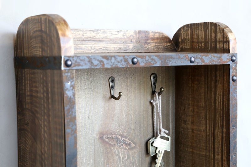 PUINEN SEIN&Auml;HYLLY