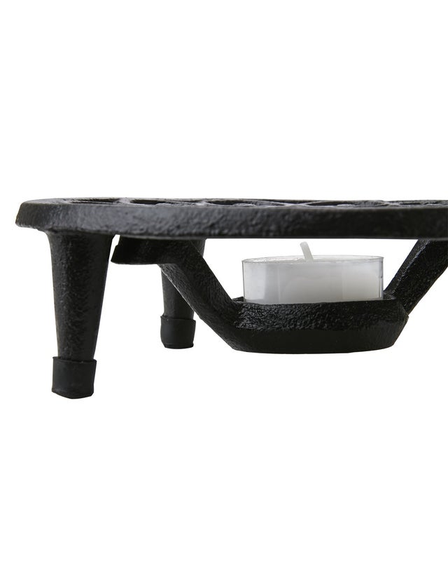 Pannunalusen alla on paikka tuikkukynttil&auml;lle