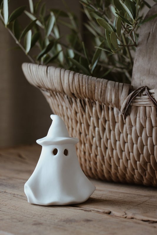 Kummitus noidan hatulla 8,6x6,8x9cm