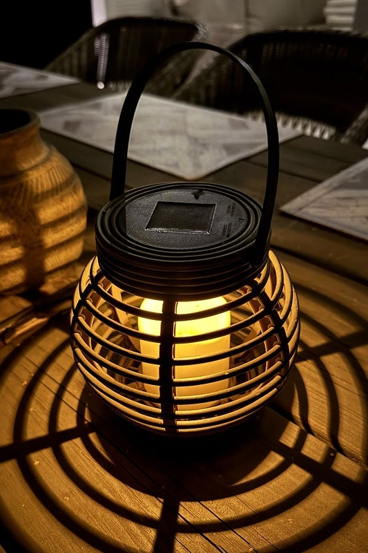 Lyhty iltavalaistuksessa