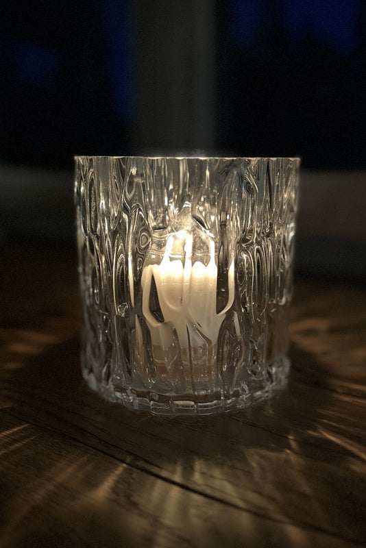 Honka lasilyhdyt kahdessa v&auml;riss&auml;