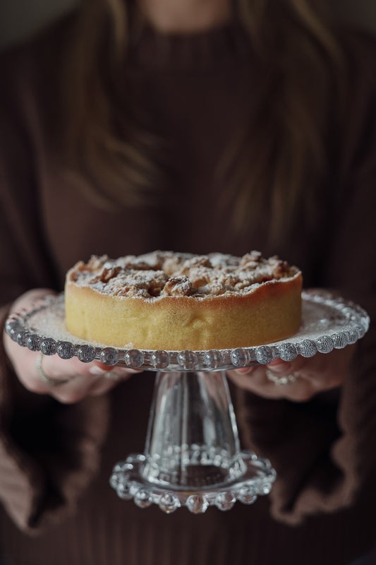 Lasinen jalallinen Simplicity kakkuvati