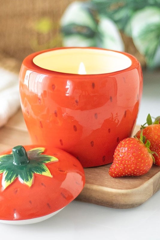 Mansikka tuoksukynttil&auml;