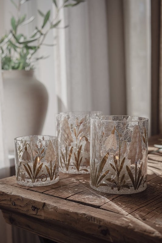 Helmililja kynttil&auml;lyhdyt